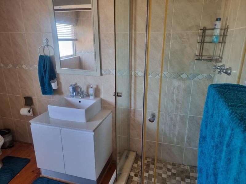 To Let 6 Bedroom Property for Rent in Outeniqua Strand Western Cape
